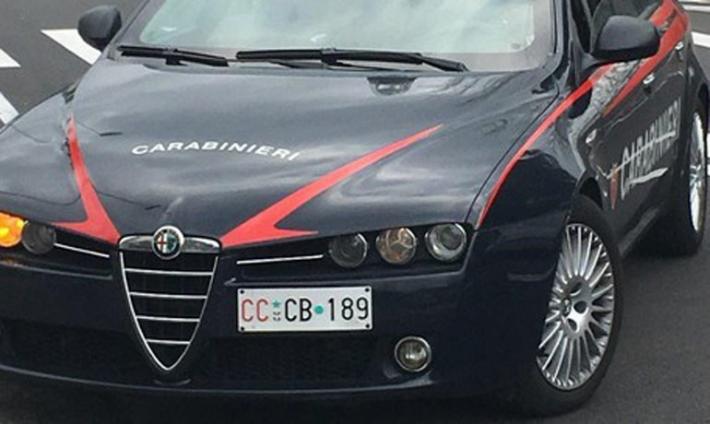 Ferisce vicino di casa con una coltellata al collo, arrestato