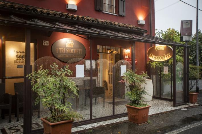 Il ladro colpisce durante la cena del sabato