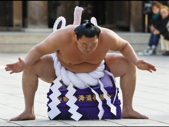 Giappone: star del sumo Hakuho verso il ritiro