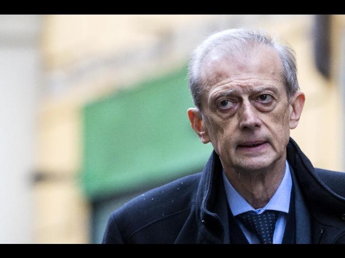 I commessi del duty free: "C'&egrave; un precedente furto di Fassino"