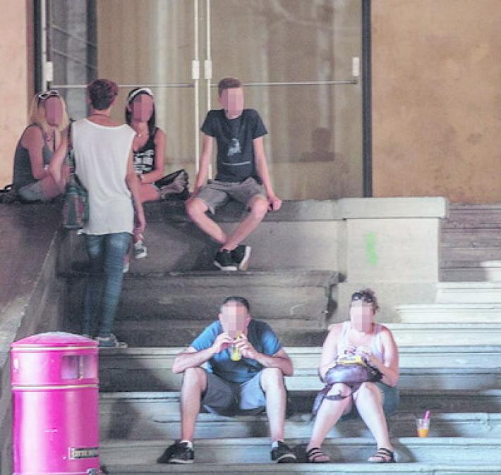 Sicurezza e decoro: ordinanza del sindaco Guerra sulla vendita di bevande dalle 19 alle  7, nell&rsquo;area all&rsquo;interno delle tangenziali: ecco divieti e deroghe (per esempio bar e ristoranti)