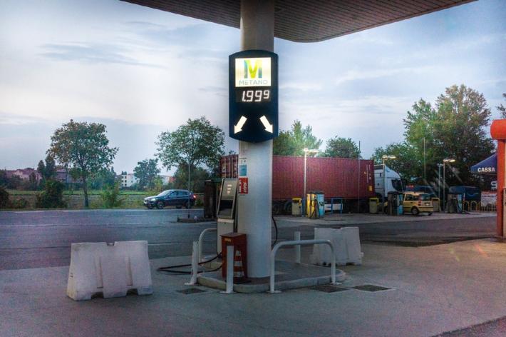 Caro metano, il prezzo del carburante raddoppia in 24 ore