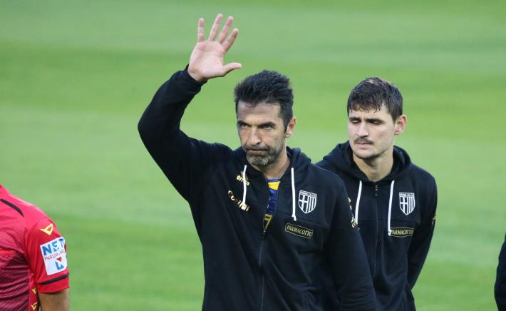 Buffon si danna ma non basta: Parma rimontato