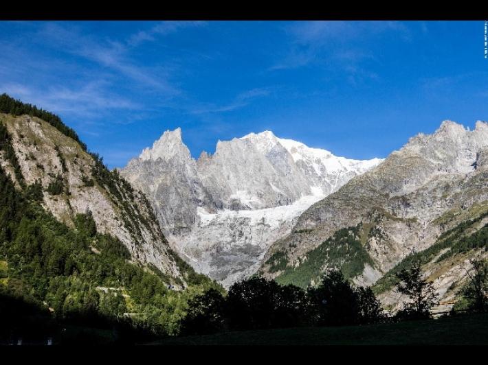 ++ Salvi alpinisti bloccati sul Bianco, sono al bivacco ++