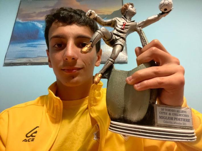 I compagni di squadra: &laquo;Ciao Tave, proteggici da lass&ugrave; come facevi con la nostra porta&raquo;