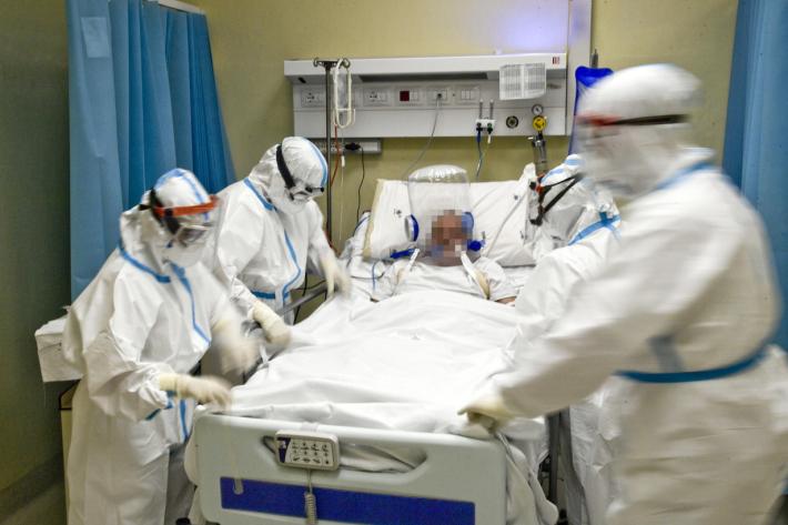 Pi&ugrave; contagi, ma i ricoveri restano stabili