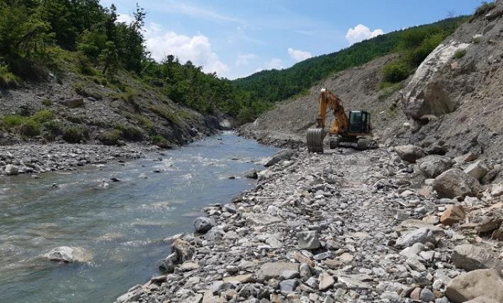 Berceto, il letto del torrente Baganza liberato dai detriti della frana
