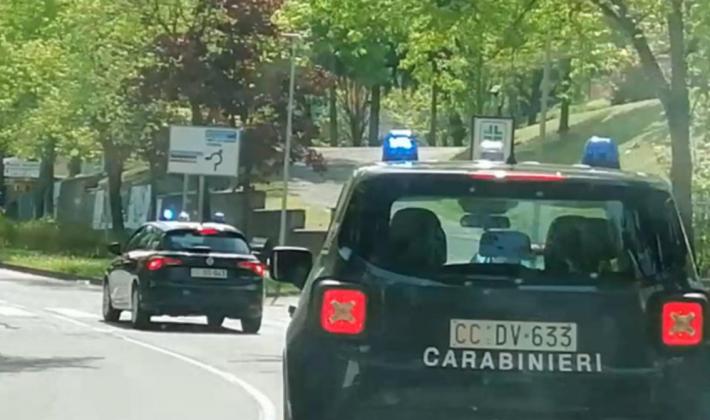 Dopo aver gi&agrave; provato il blitz una prima volta, rapina e ferisce con un coltello un commesso: 15enne finisce in comunit&agrave; 