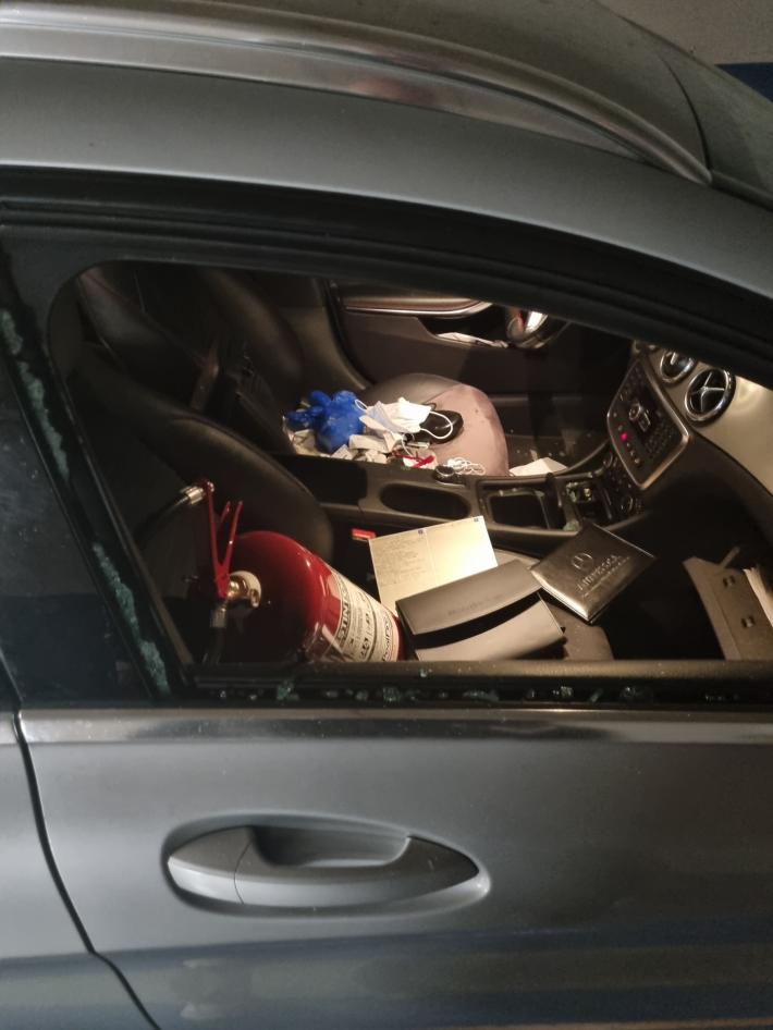 Furto con spaccata al Goito