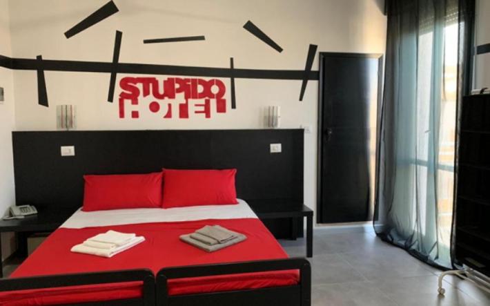 Vacanza in hotel a un euro a notte? S&igrave;, ma in diretta streaming