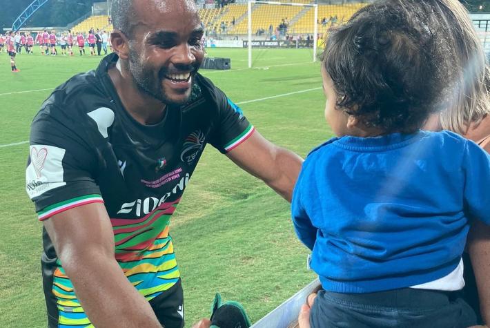 Mband&agrave; ai razzisti: "Quando sei nato non sapevi neppure cosa fosse l&rsquo;odio. Cosa &egrave; successo?"