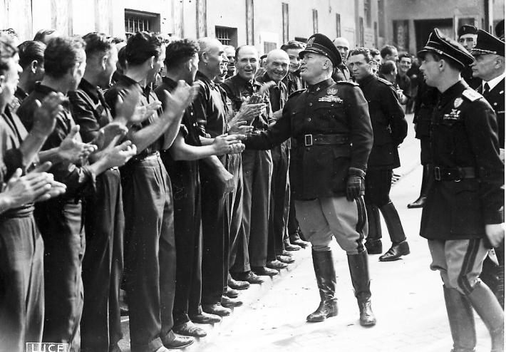 Sindaco dem di finale Ligure blocca la revoca della cittadinanza a Mussolini del '27