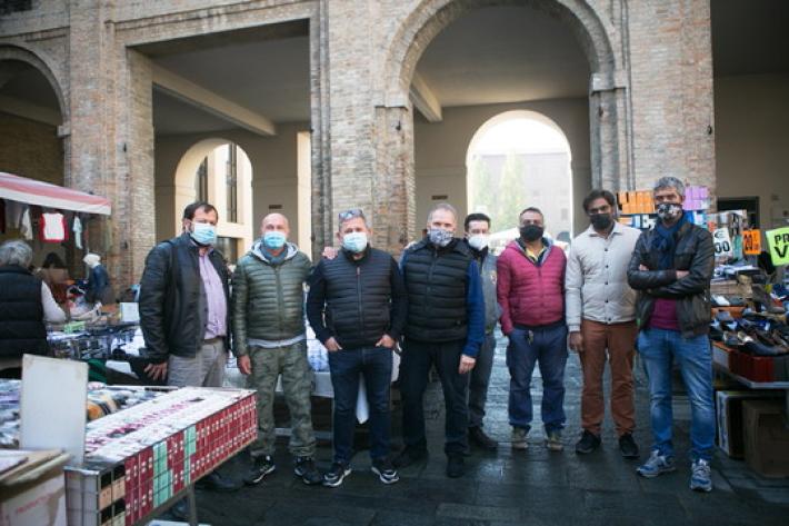 La protesta degli ambulanti &laquo;in esilio&raquo;: &laquo;Fateci tornare nei nostri stalli o si chiude&raquo;
