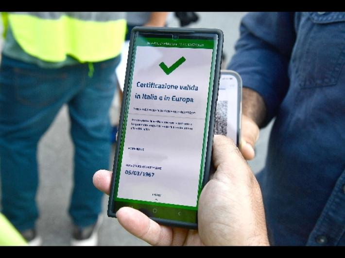 Green pass, scaricati in un giorno 563mila certificati 