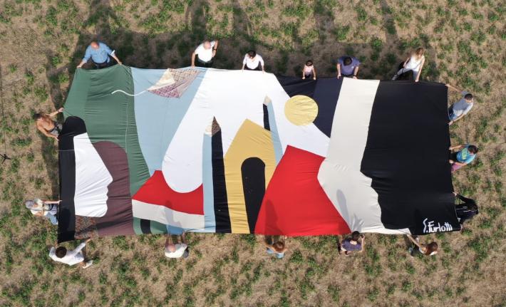 Sebastiano: &laquo;Il mio maxi arazzo per l'Afghanistan&raquo;