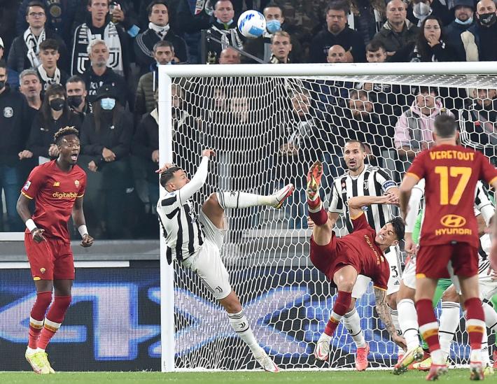 La Juve piega la Roma 1-0. Szczesny para un rigore
