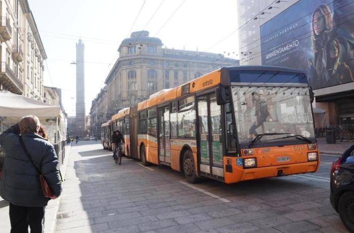 In Italia, 9 studenti su 10 viaggiano ancora su mezzi affollati