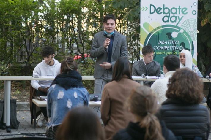 Meglio il Green pass o l'obbligo di vaccino? Sfida di debate tra i ragazzi