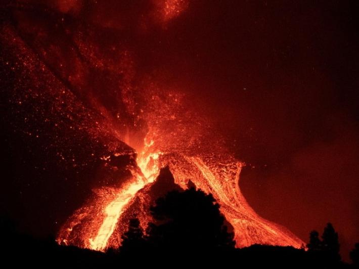 Eruzione Canarie: oggi &egrave; un mese di attivit&agrave; del vulcano