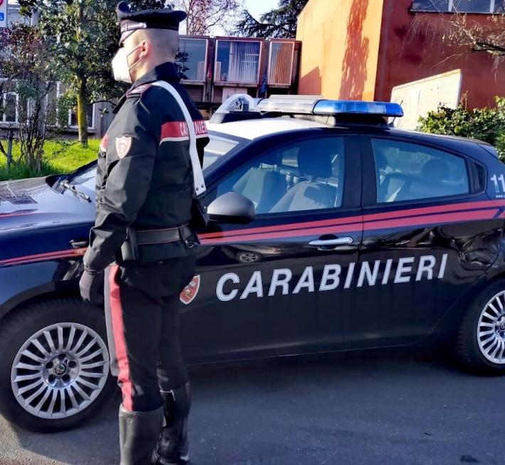 I carabinieri trovano il ladro nell'armadio