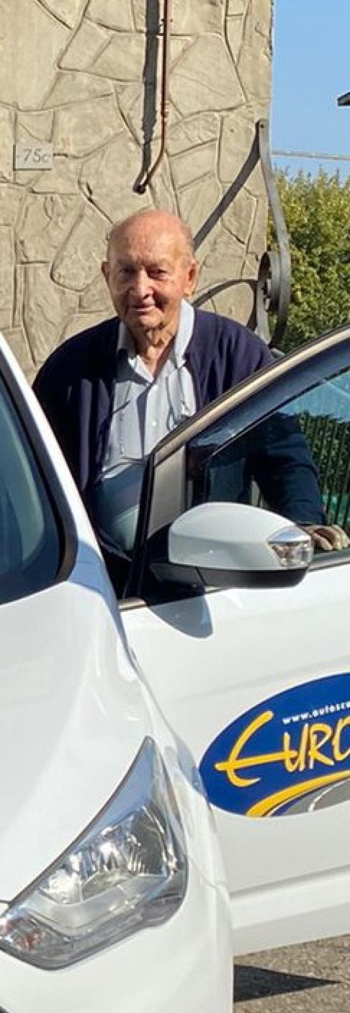 Prende la patente a 87 anni