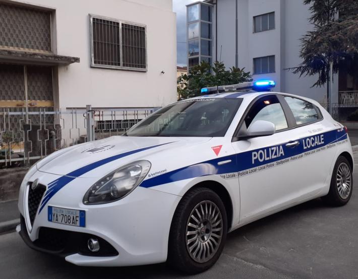 Cade nella vasca e non riesce a rialzarsi: anziano &laquo;salvato&raquo;