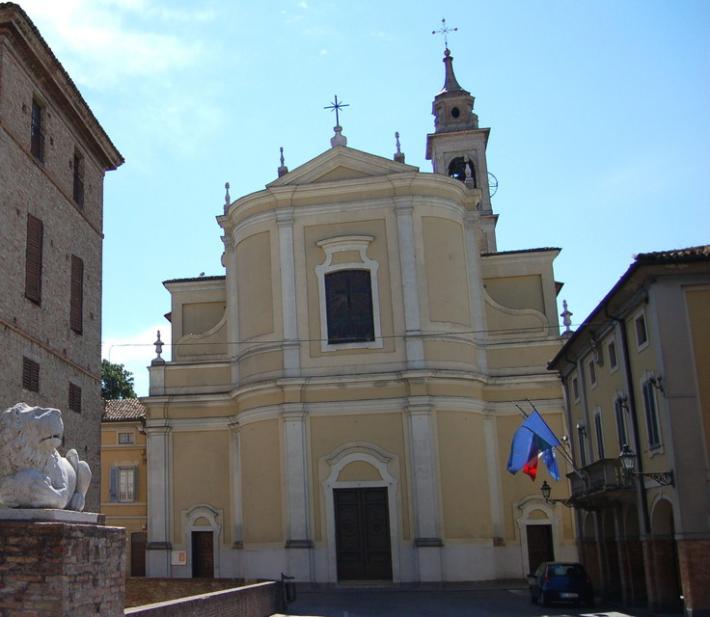 Rub&ograve; le elemosine in chiesa con i due bimbi: condannata