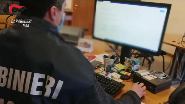 Covid: vendevano farmaci online, 42 siti oscurati dai Nas
