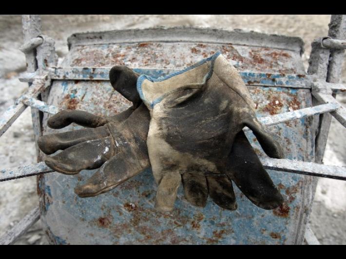 Operaio muore dopo caduta da un tetto