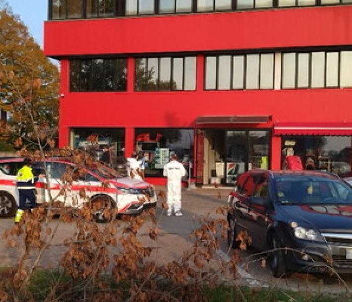 Ucciso da un colpo di pistola in un'autofficina nel Reggiano: arrestato il proprietario