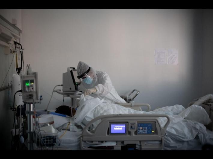 Avevano paura del vaccino: Covid stermina una famiglia, morti sei 