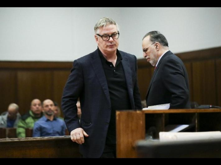 La pistola di Baldwin usata per gioco con proiettili veri da membri della troupe