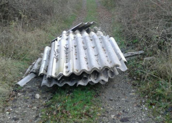 Pannelli e lastre sospetti, le indagini confermano: &egrave; eternit Area sotto sequestro