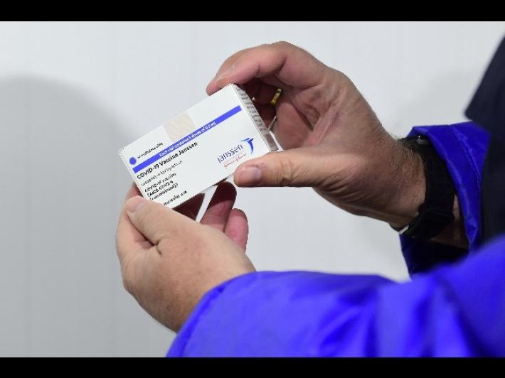  J&J: "Vaccini, risposta anticorpale robusta per 8 mesi" 