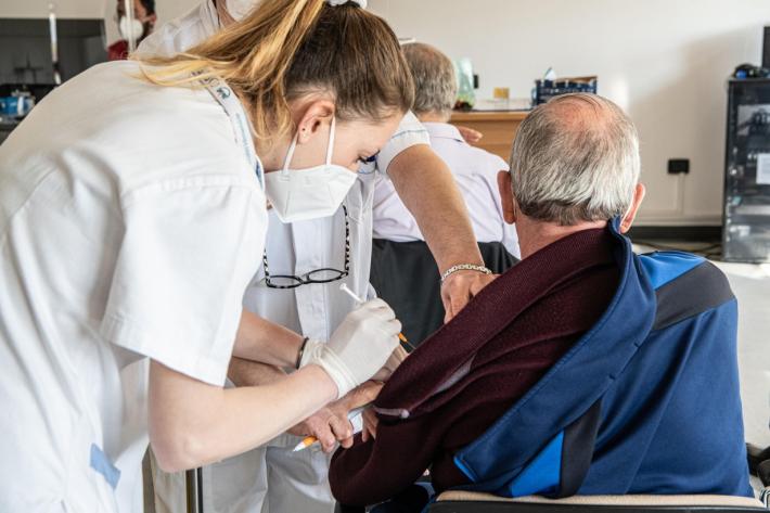 Quando cala l'efficacia? Chi deve vaccinarsi prima?