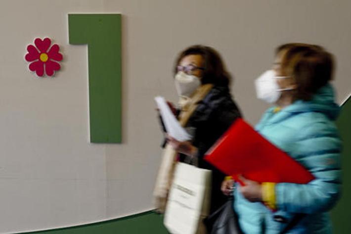 Sconsiglia il vaccino, centralinista del Cup licenziata a Cesena