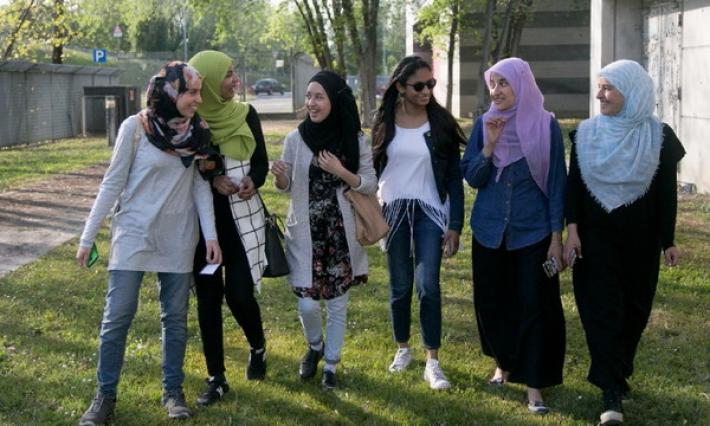 &laquo;Portiamo il velo, ma siamo italiane come voi&raquo;