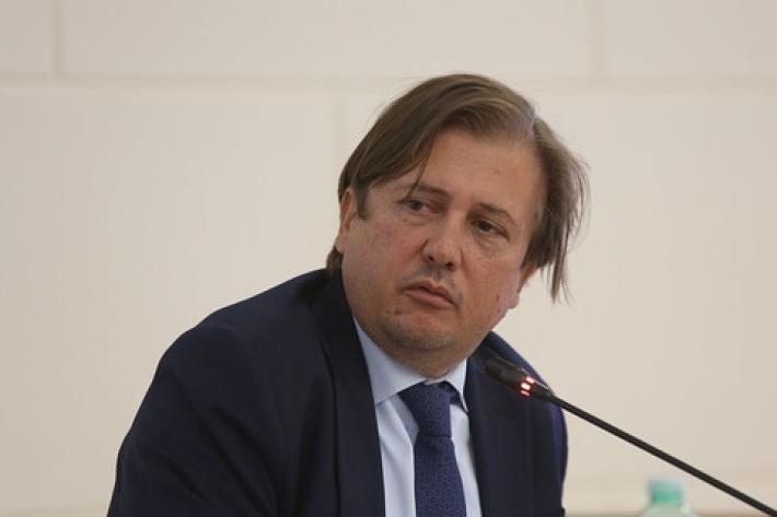 Vaccino, Sileri: "Per la terza dose priorit&agrave; anche per i docenti"