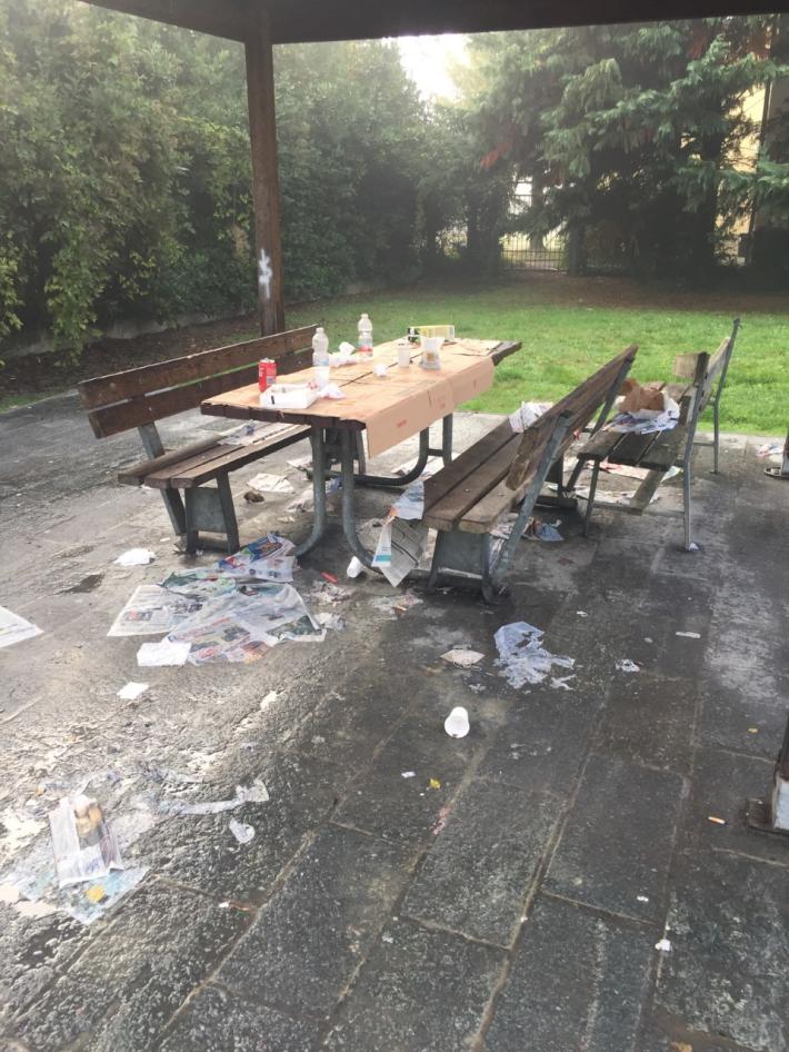 Parco del Naviglio, pranzo o cena non cambia. Resta l'incivilt&agrave; 