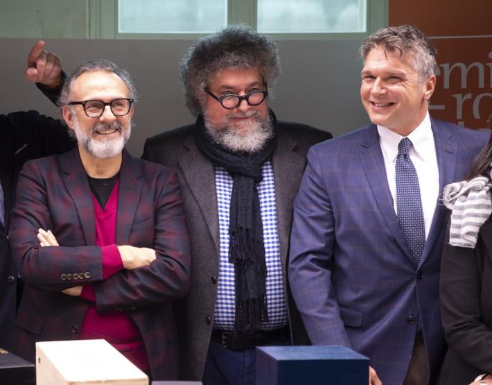 Bottura chef dell'anno per la guida &ldquo;Emilia Romagna a tavola&rdquo;: &laquo;Conoscere il territorio ti aiuta&raquo;