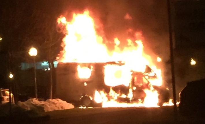 Il piromane dei 5 incendi di auto e camper? Sono due e sono fratelli: arrestati