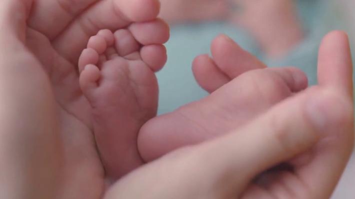 Cuneo: a Capodanno una bimba &egrave; nata "con la camicia" 