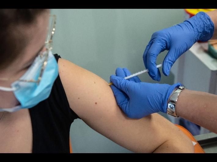 Fingeva  di fare le vaccinazioni, dottoressa denunciata