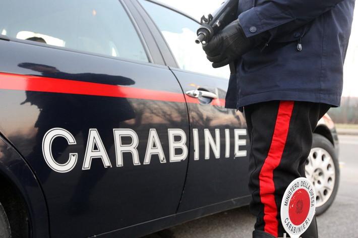 Svegliano il quartiere con le urla: denunciata coppia per ubriachezza