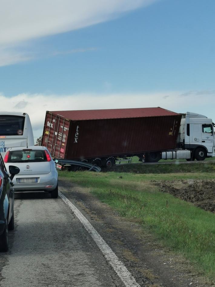 Baganzola, bus bloccati e traffico nel caos