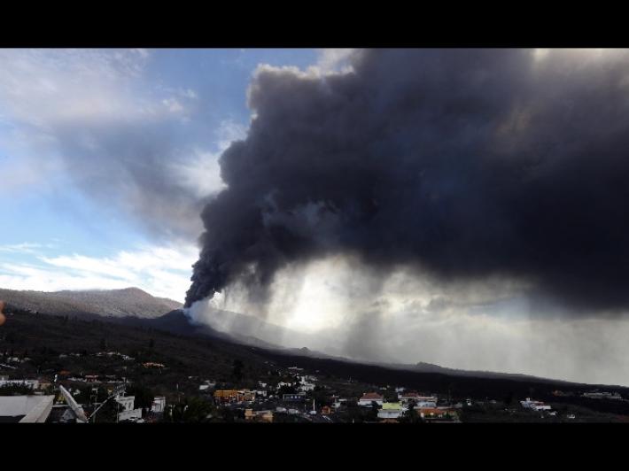 Eruzione: La Palma, allerta per cenere e gas in 5 comuni
