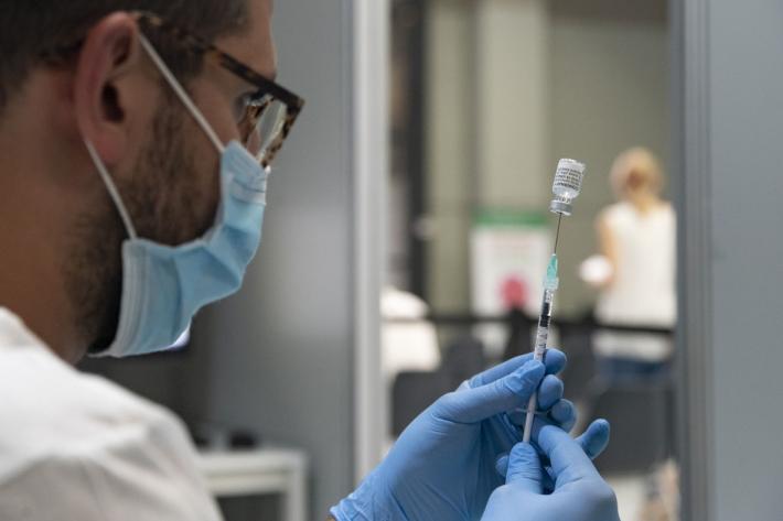 Over 60, nel giro di 24 ore prenotate 6mila terze dosi