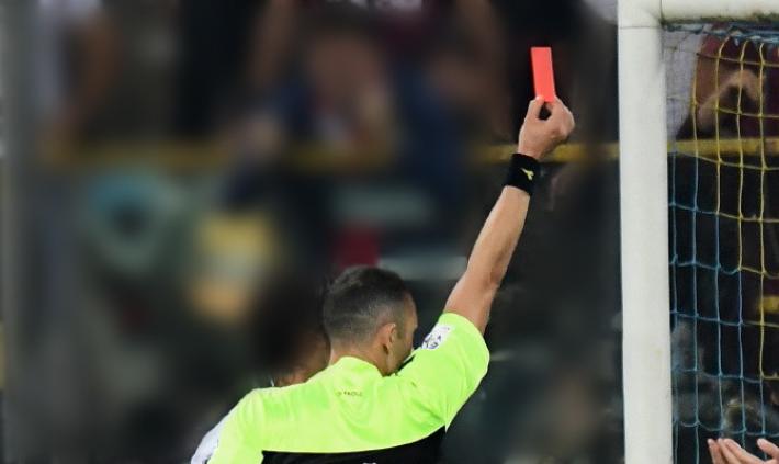 Si pente dopo le minacce all'arbitro, "Pagher&ograve; come &egrave; giusto"