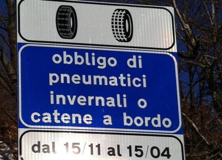 Da oggi l'obbligo di gomme invernali (o catene) su tutte le provinciali