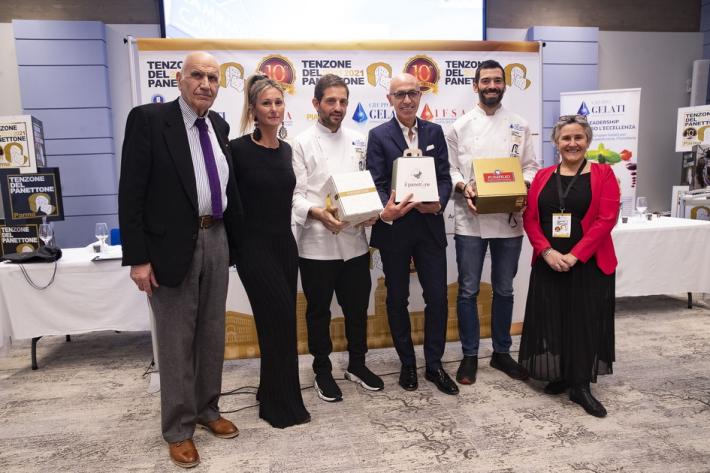 Due parmigiani salgono sul podio